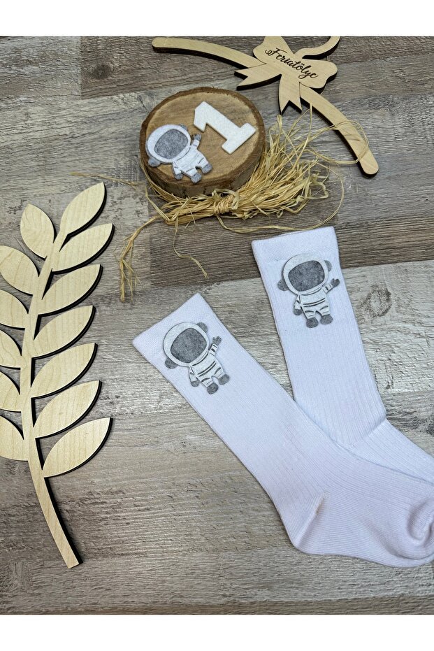 مفهوم الفضاء - جوارب للركبة على شكل رائد فضاء - 1