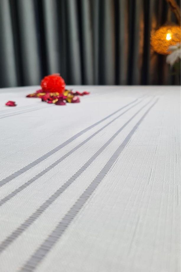 Corvver Dertsiz Masa Örtüsü 155x220 Krem - 3