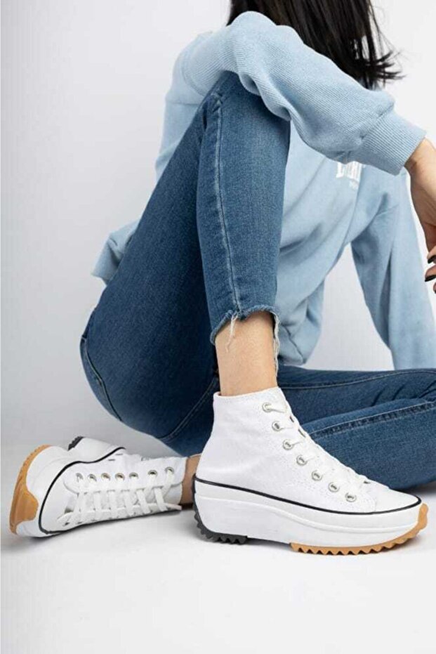 The Runstar UniseThe Runstar Unisex Canvas Sneaker Shoes