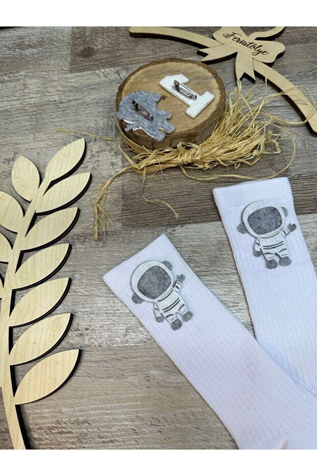 مفهوم الفضاء - جوارب للركبة على شكل رائد فضاء - 6