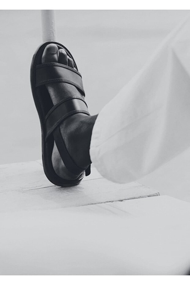 %100 deri bantlı sandalet - 3