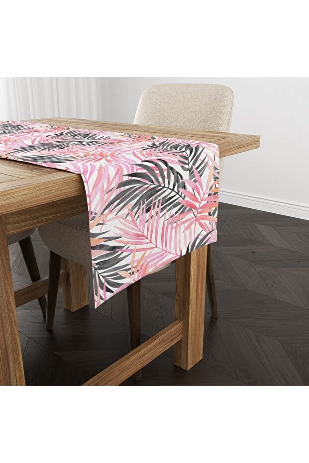 Tropical Patterned Runner Model - 1