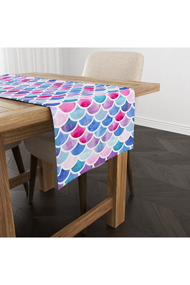 Marine Patterned Runner Model - 1