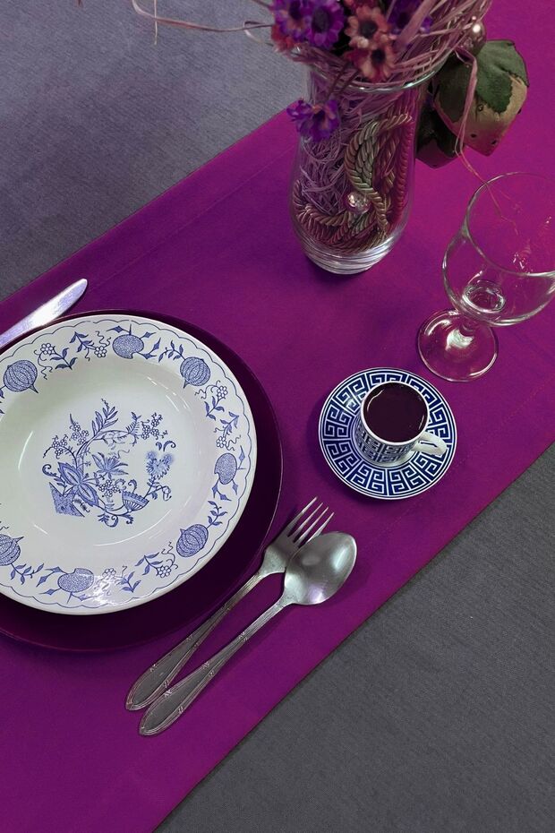 Barcelona Velvet - Rectangular Runner Cherry - 4