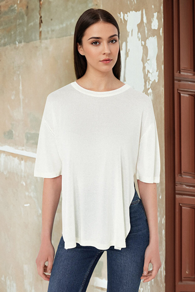 TWOSS24KZ00047 Model Ecru Knitwear Sweater