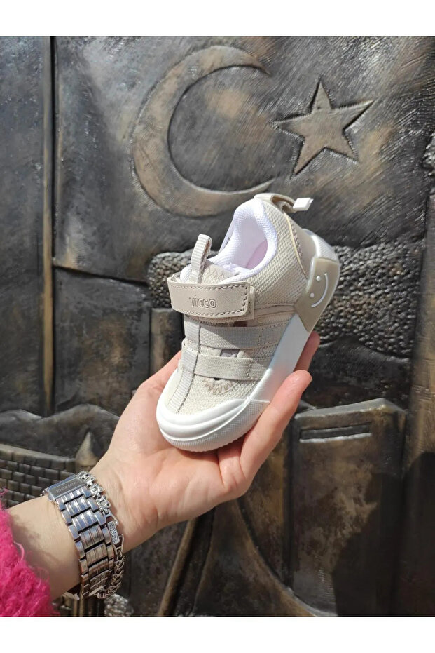 صنادل صيفية مضاءة ومغلقة من الأمام - 1