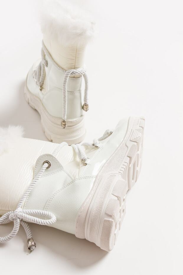 23 fehér női csizma - 2