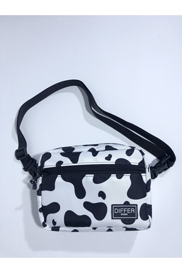 حقيبة كتف منقوشة على شكل بقرة - 2