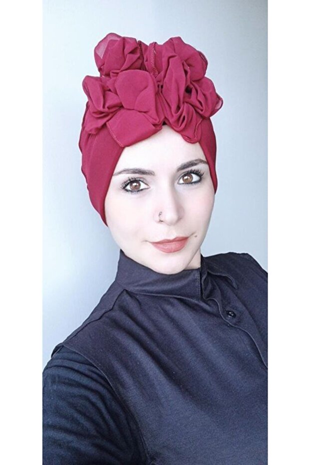 غطاء رأس مزدوج الجوانب بتفاصيل شريطية