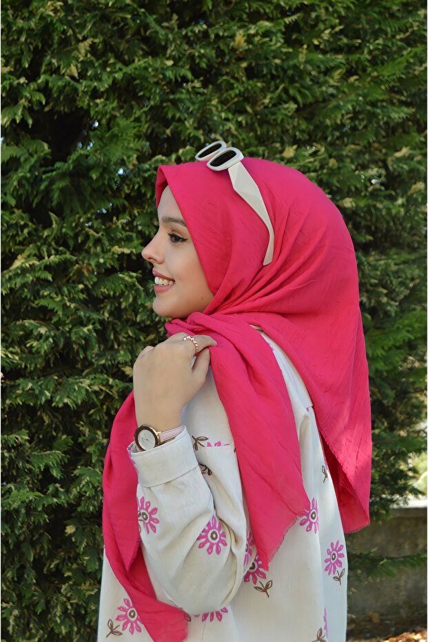 وشاح من الخيزران باللون الوردي النيون