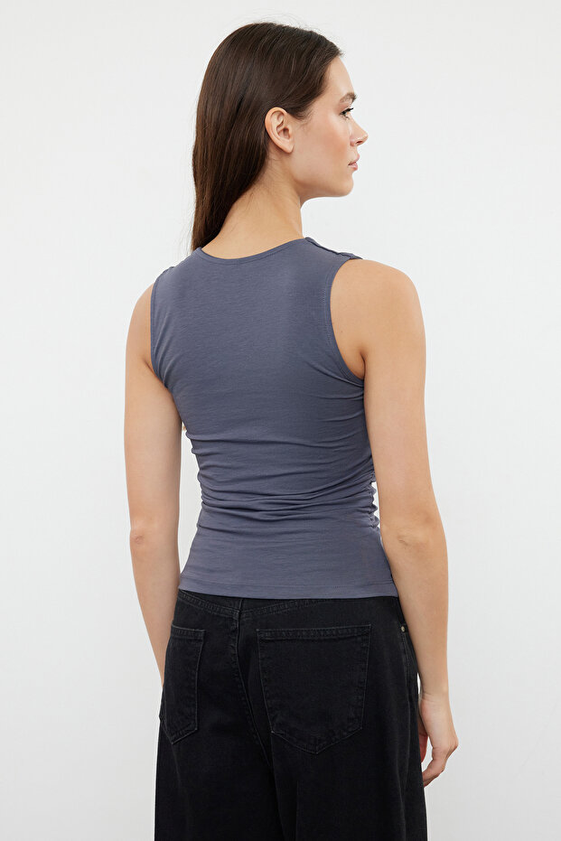 Gri Düz Kare Yaka Askılı Büzgülü Fitted/Vücuda Oturan Esnek Örme Bluz TWOSS24BZ00400 - 5