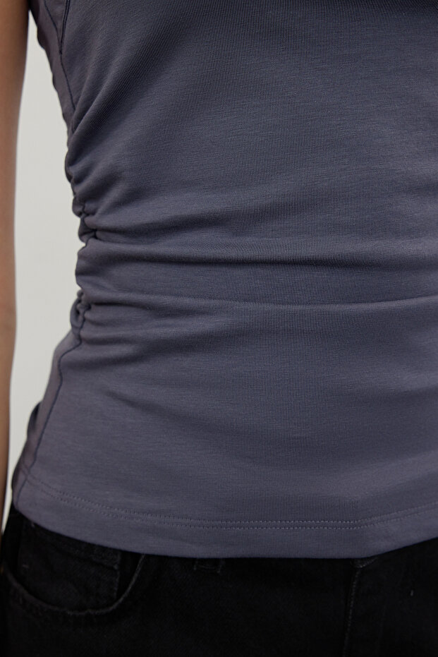 Gri Düz Kare Yaka Askılı Büzgülü Fitted/Vücuda Oturan Esnek Örme Bluz TWOSS24BZ00400 - 4