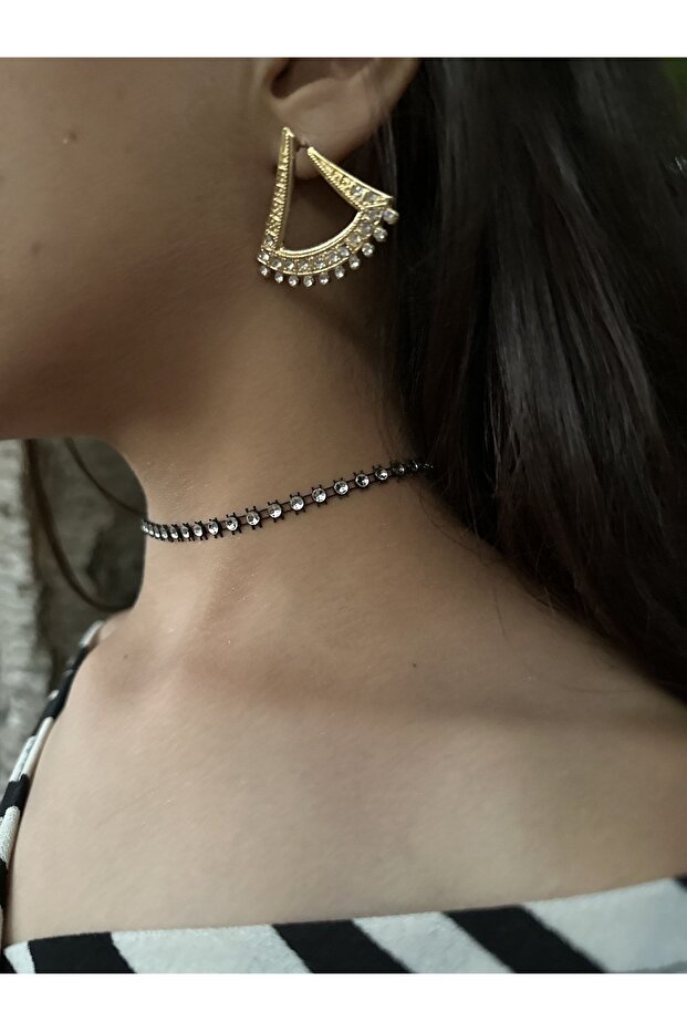 Thin Stone Look Design Choker Necklace