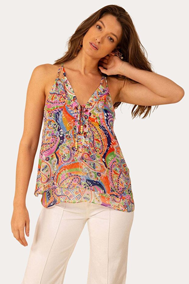 بلوزة منقوشة عرقيًا برقبة على شكل حرف V - 1