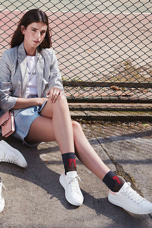 جوارب سوداء على شكل فيونكة - 1