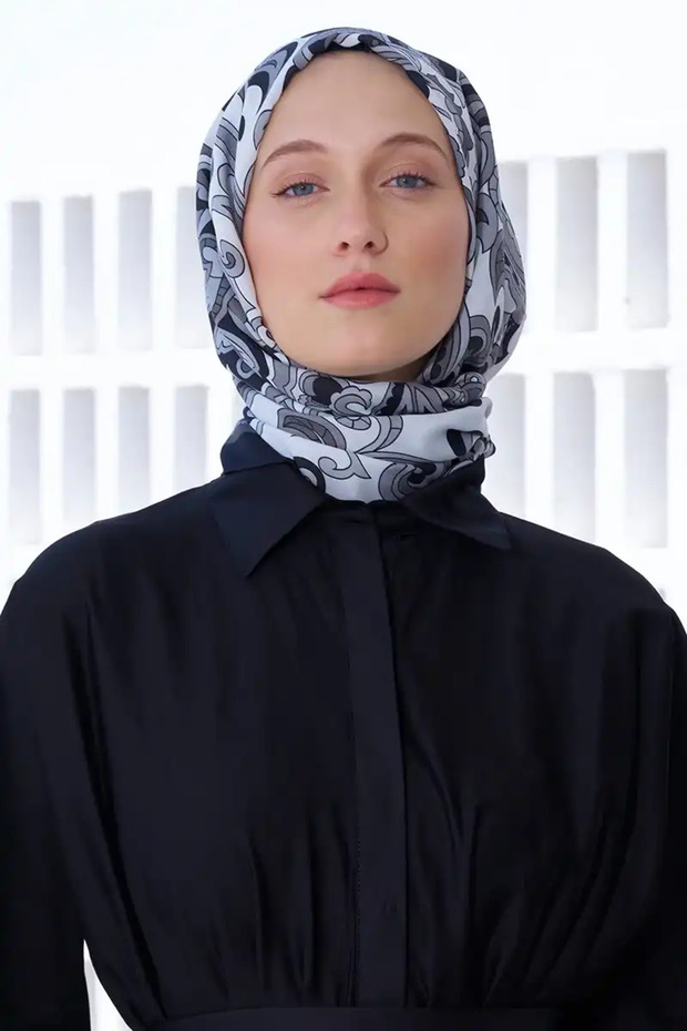 Black Curated Outline Shawl