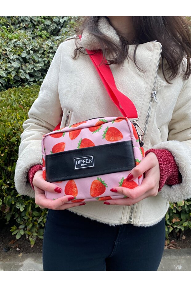 Strawberry Patterned Shoulder Bag Portfolio - 2