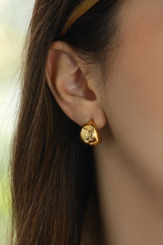 Gold bold women's shiny earrings