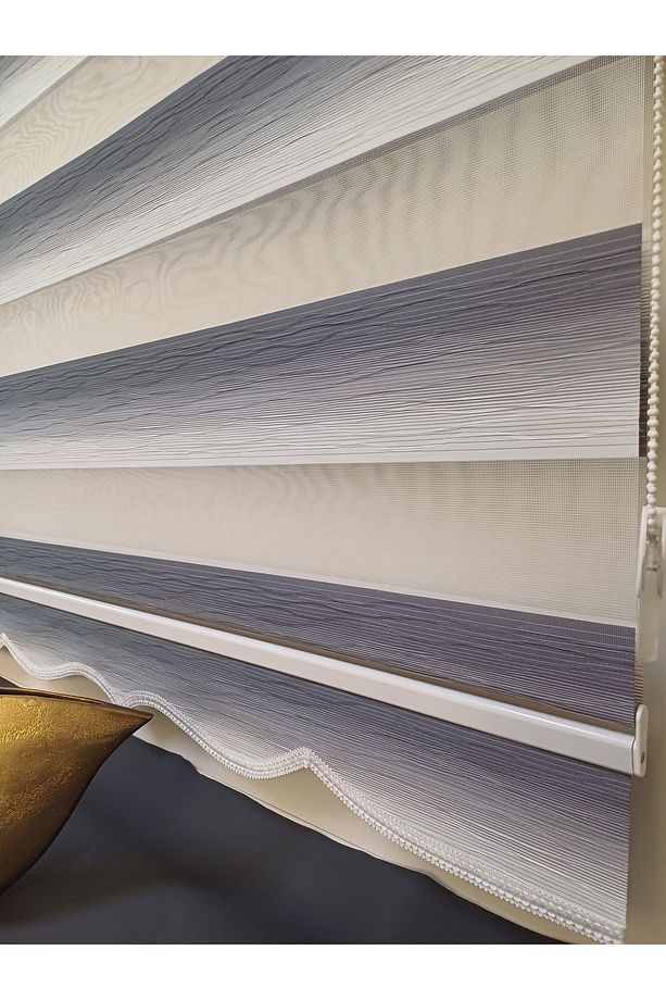 Gri ve Beyaz Renk Geçişli Jakarlı Brillant Zebra Stor Perde Etek Dilimli - 2