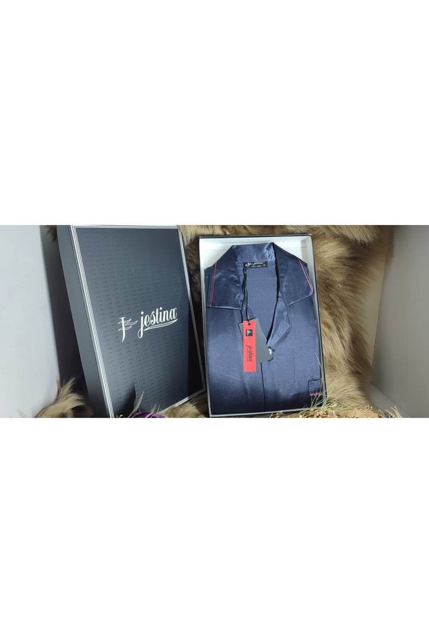 طقم بيجامة من الساتان العادي من DAMAT