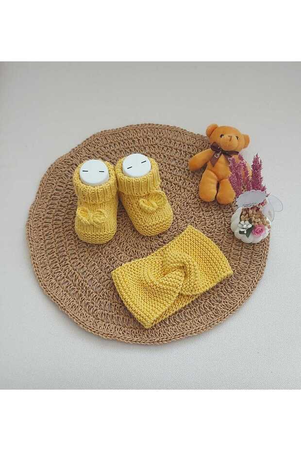 Yellow Newborn Gift Baby Hand Knitted Acrylic Wool Slippers, Booties and Bandana Set Birth Anniversary 0-12 Months
