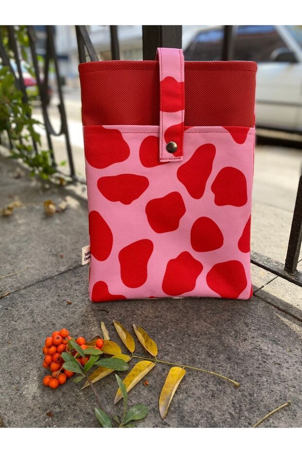 حافظة كتب منقوشة باللون الأحمر الوردي - 1