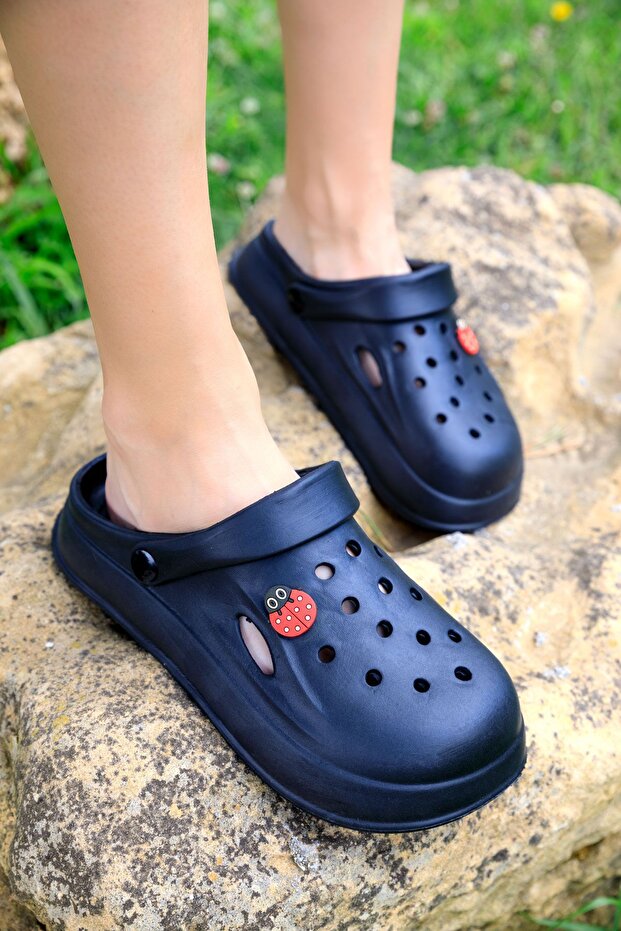 Women's Black Slippers 18191