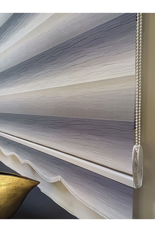 Gri ve Beyaz Renk Geçişli Jakarlı Brillant Zebra Stor Perde Etek Dilimli - 1