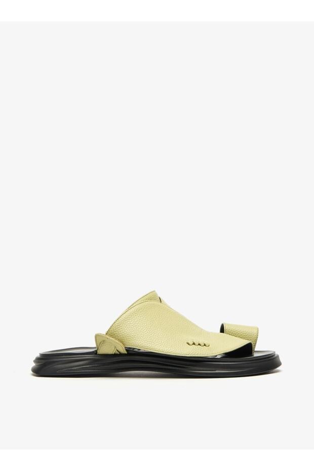Solid Slip-On Arabic Sandals with Toe Loop Detail - 3