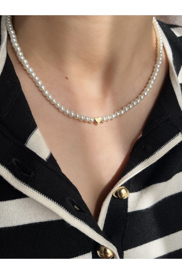 Gold Detailed Minimal Heart Necklace with Pearls