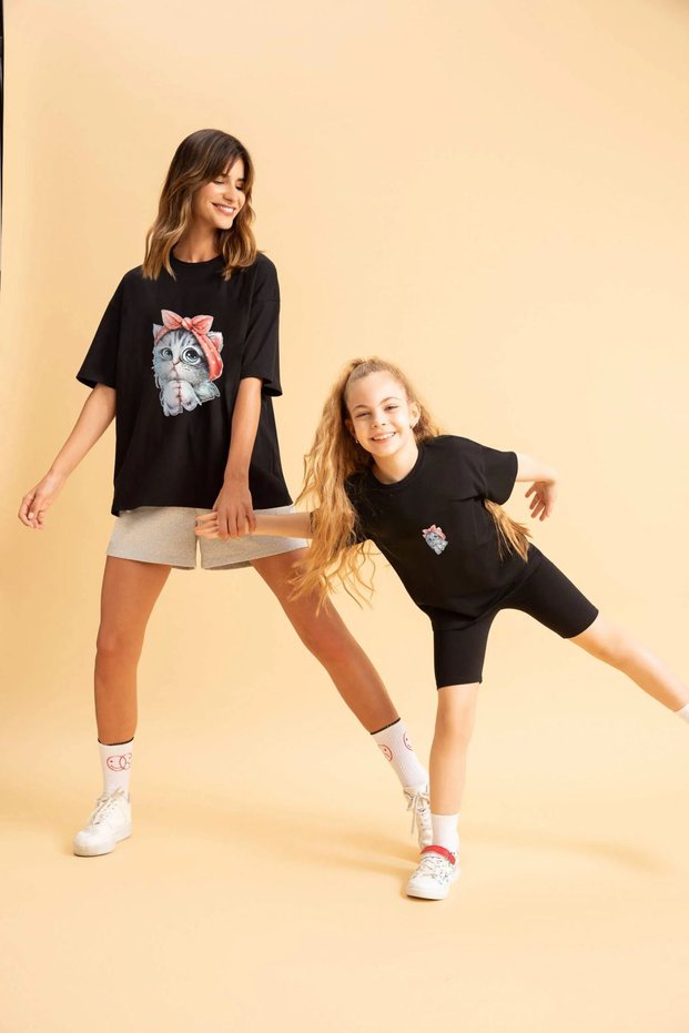 Mother Daughter Cat Printed T-Shirt (Single Product, Add 2 Pieces to Cart to Make a Combination)