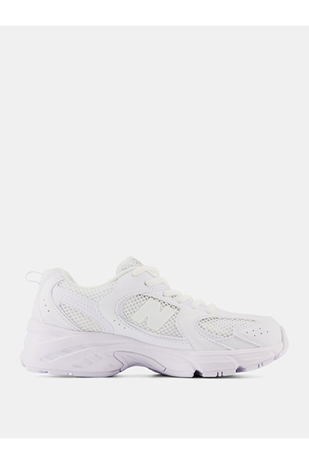 حذاء رياضي 530 برباط