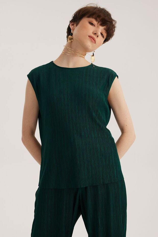 Green Round Neck Sleeveless Pleated Blouse