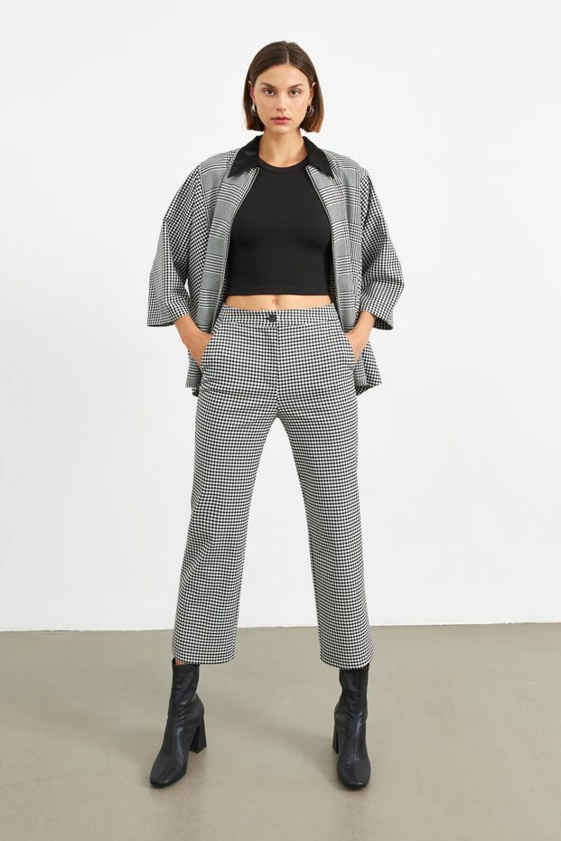Black Goose Feet Pipe Leg Trousers