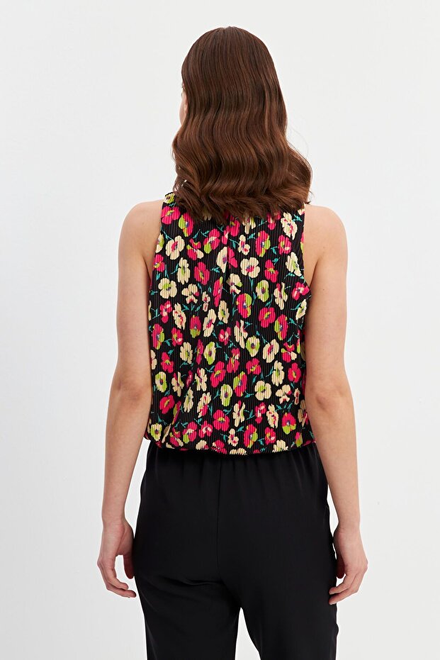 بلوزة مبطنة باللون الأسود - 5