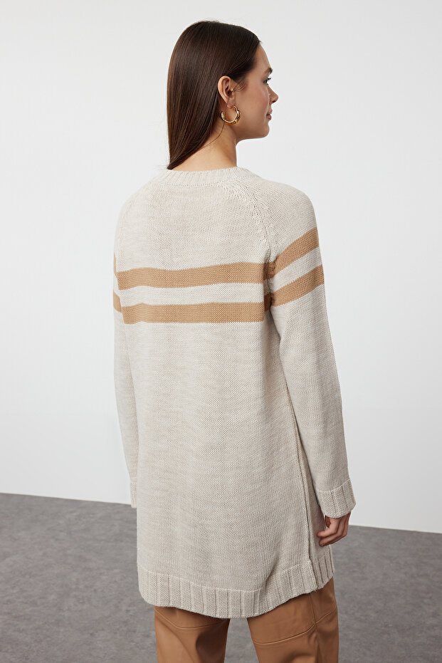 Kamienny sweter w podwójne paski TCTAW22AK0102 - 4