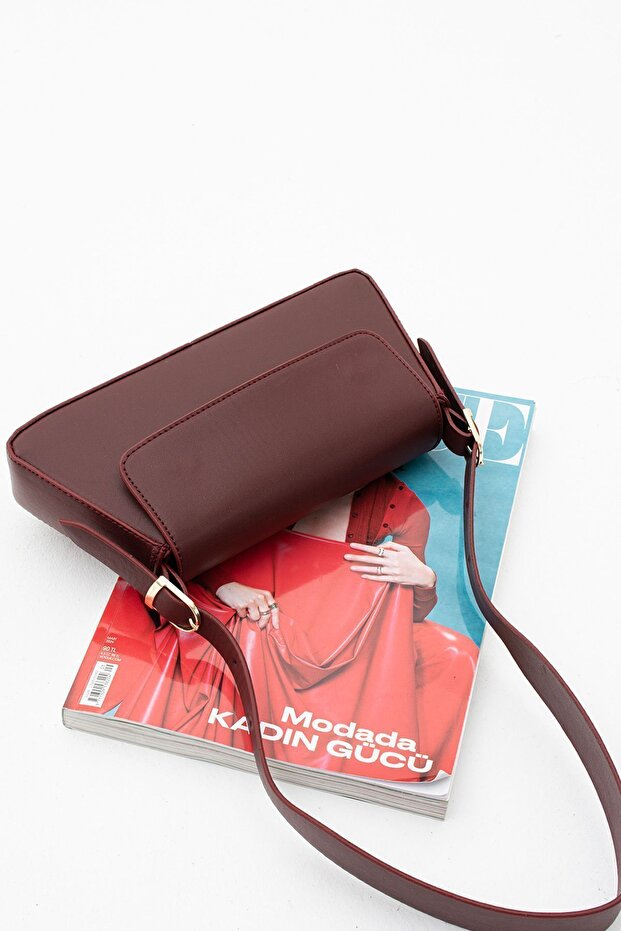 Lenabella Shoulder Bag, elegantly designed classic baguette.