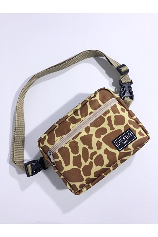 حقيبة كتف منقوشة على شكل زرافة من ستوديو - 2