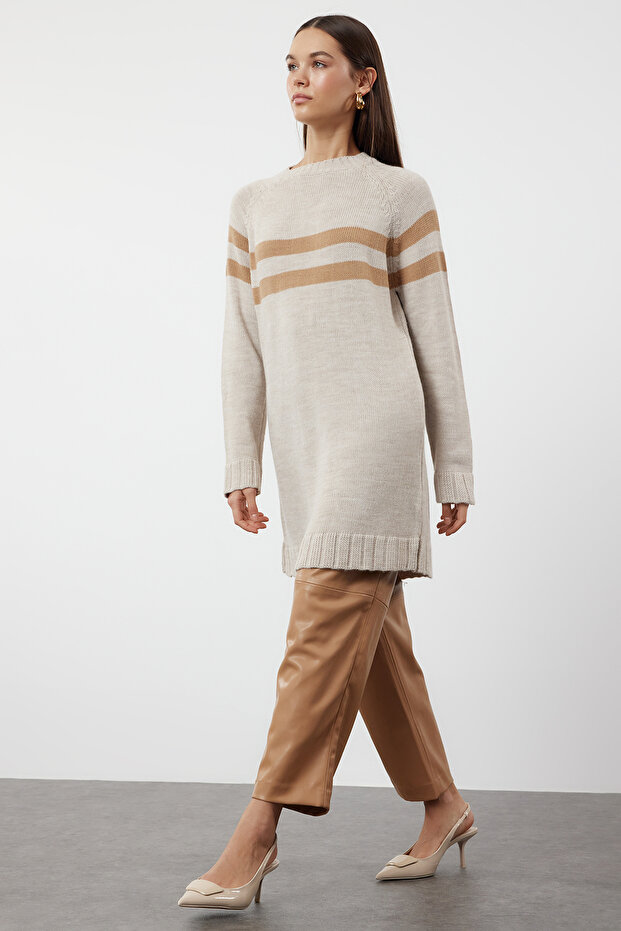 Kamienny sweter w podwójne paski TCTAW22AK0102 - 5