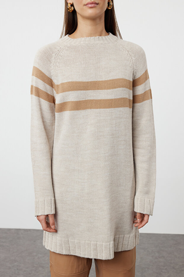 Kamienny sweter w podwójne paski TCTAW22AK0102 - 2