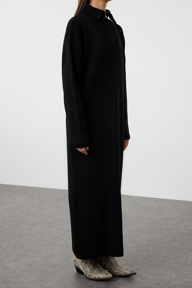 Wygodna czarna dzianinowa sukienka zapinana na zamek - TCTAW25EB00013 - 4