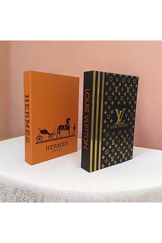 مجموعة من علبتين للكتب المزخرفة