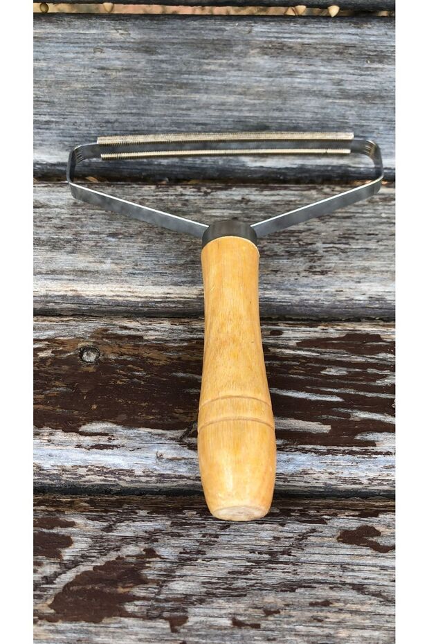 Tufting Wooden Lint Remover - 2