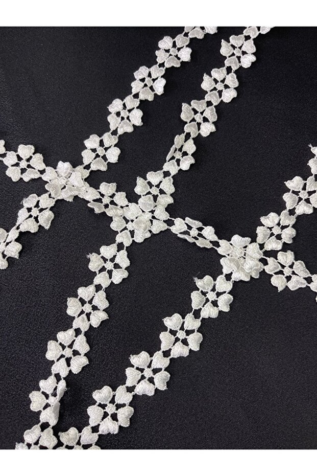 White Ribbon Flower - 2cm, Width 2m - 4