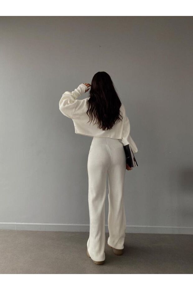 Sada obleků s bílým rolákem na prstech - 4