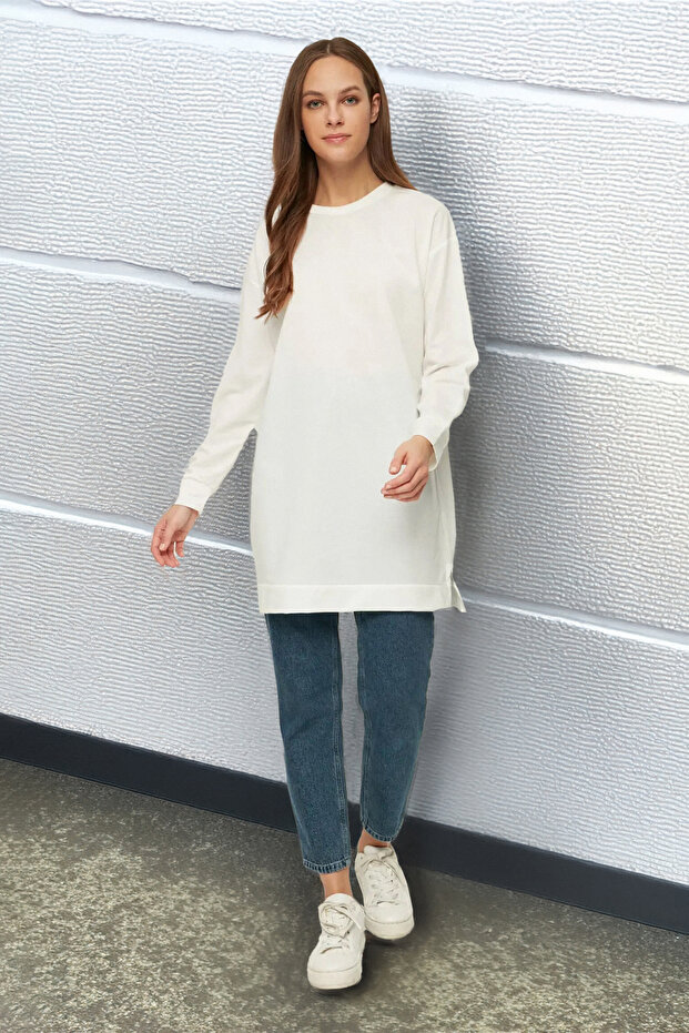 Ecru Crew Neck Slit Detailed Basic Knitted Sweatshirt TCTAW22TW0138