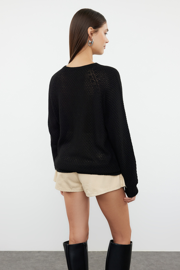 Bezszwowy czarny sweter z dzianiny - raglanowe rękawy TWOAW25KZ00046 - 5