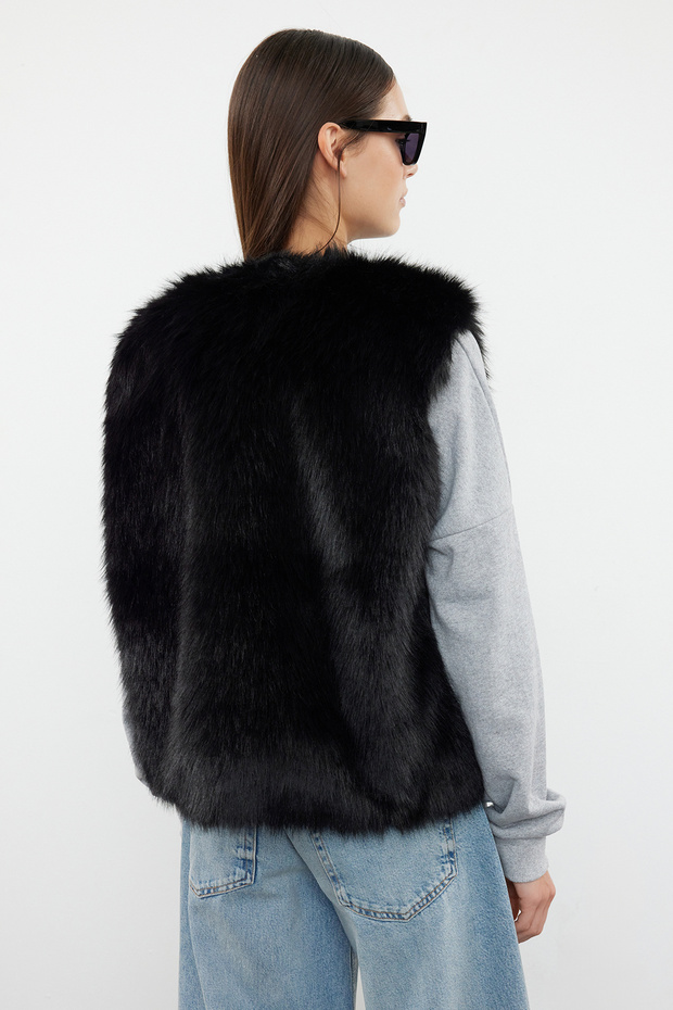 Siyah Oversize Kalıp Kışlık Kürk Yelek TWOAW25YE00005 - 6