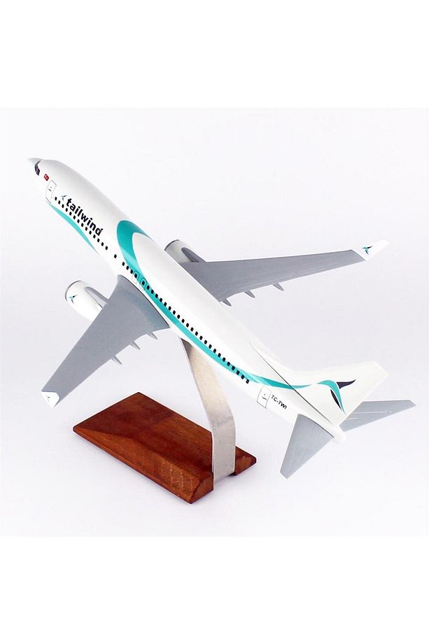 THY024 1/100 Ölçek, Tailwind Business B737-800 Yolcu Uçağı, Sergilemeye Hazır Ahşap Standlı Model - 3