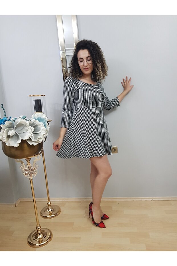 Mini Back Low-cut Women's Dress - Houndstooth Flared Design